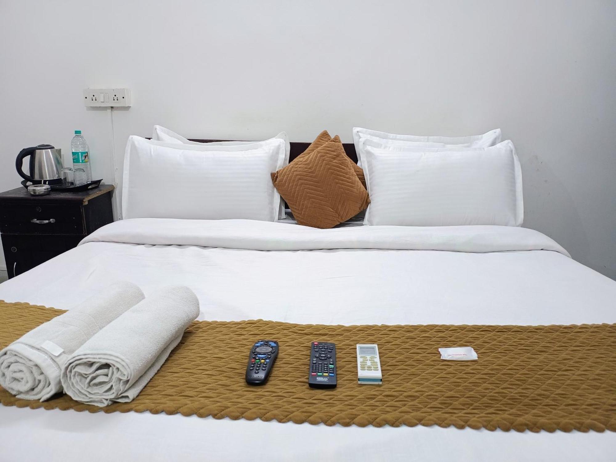 Hotel Hauz Khas Fort View 뉴델리 외부 사진