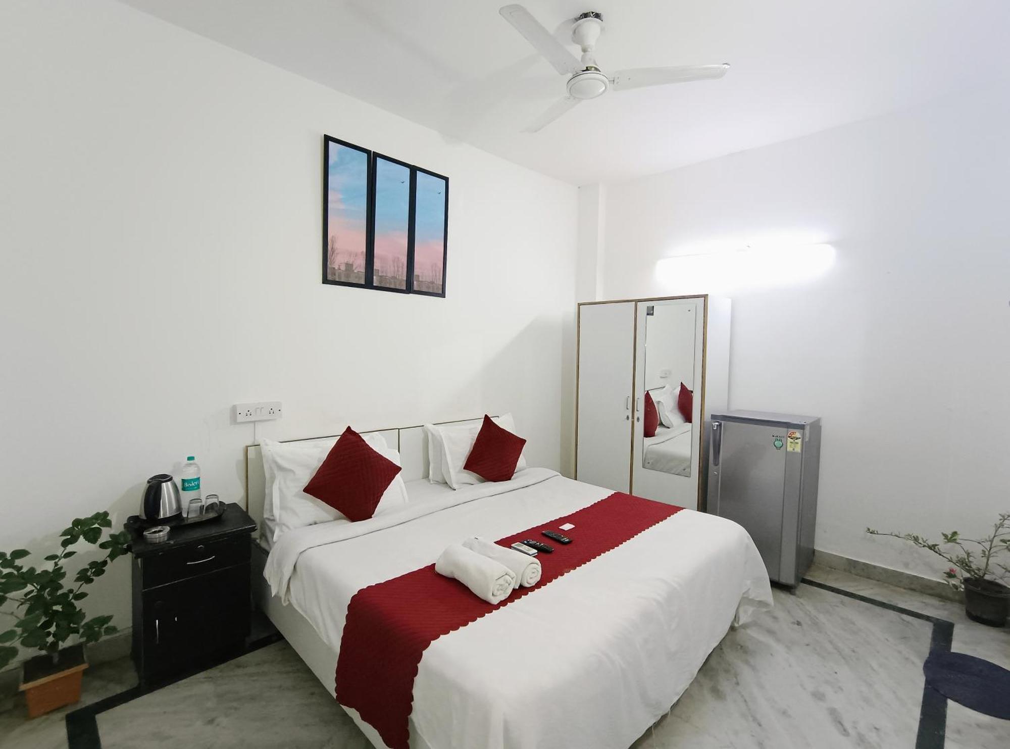 Hotel Hauz Khas Fort View 뉴델리 외부 사진