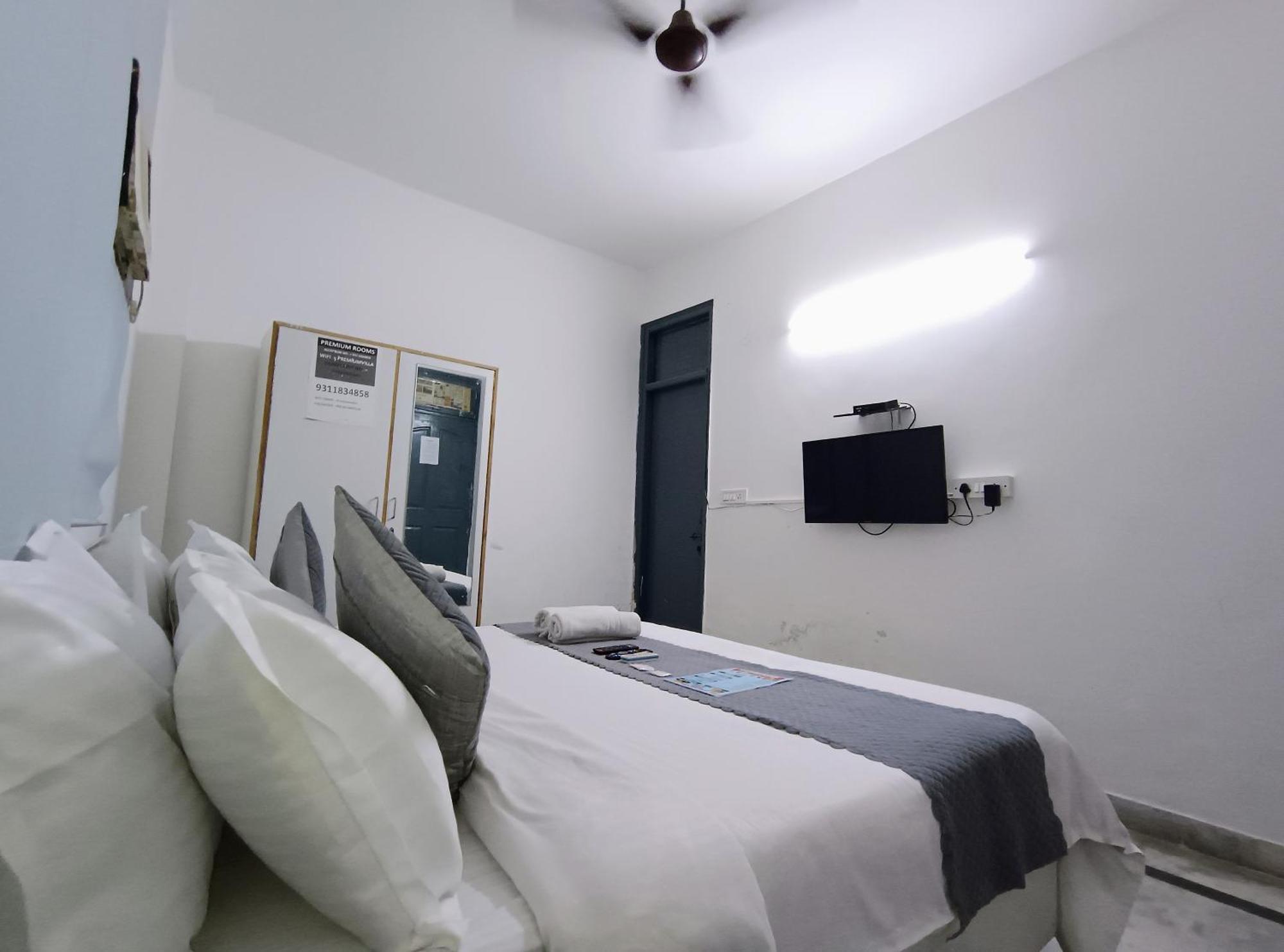 Hotel Hauz Khas Fort View 뉴델리 외부 사진