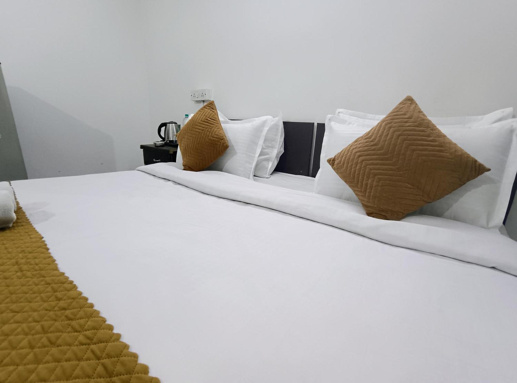 Hotel Hauz Khas Fort View 뉴델리 외부 사진