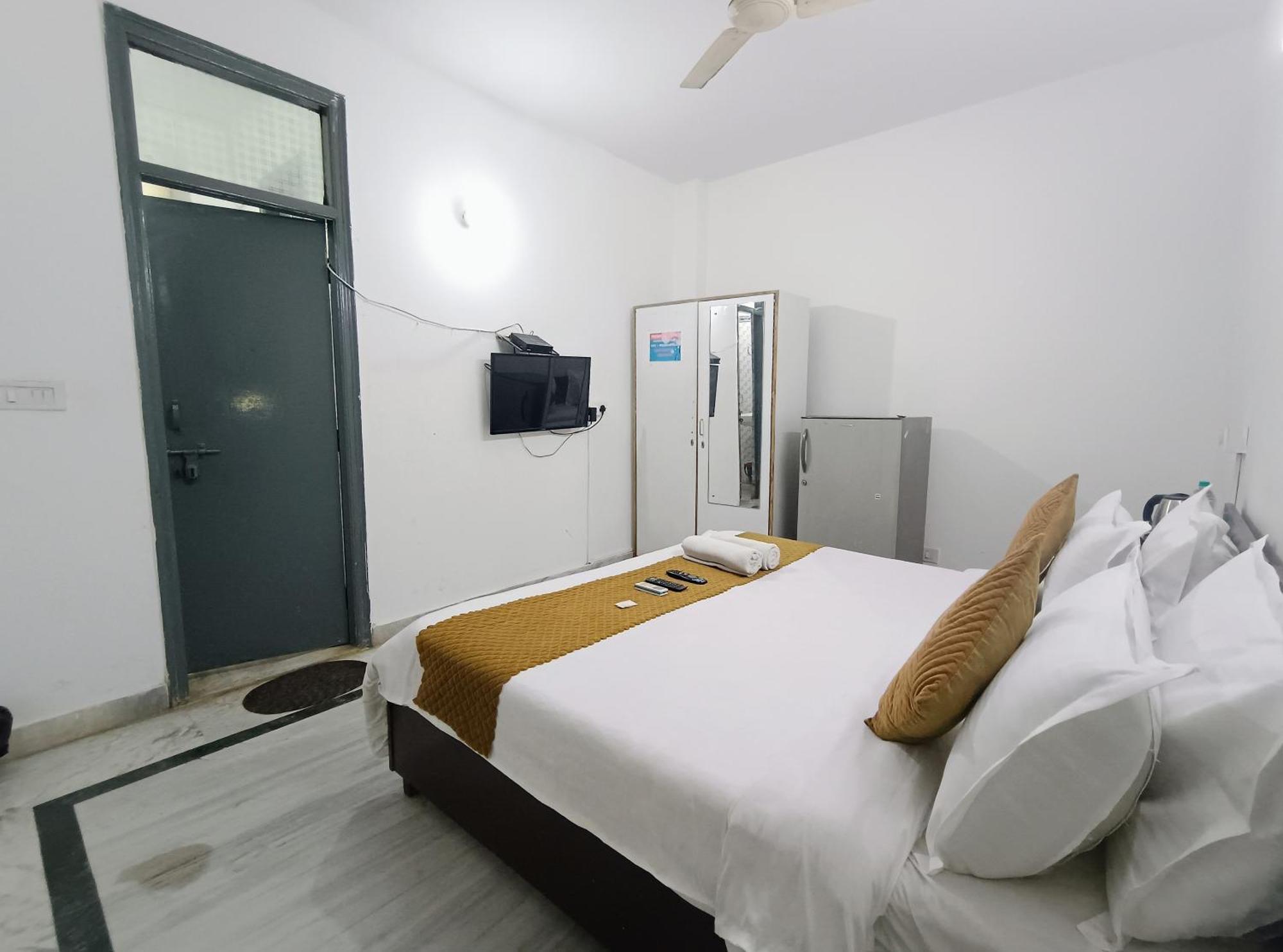 Hotel Hauz Khas Fort View 뉴델리 외부 사진