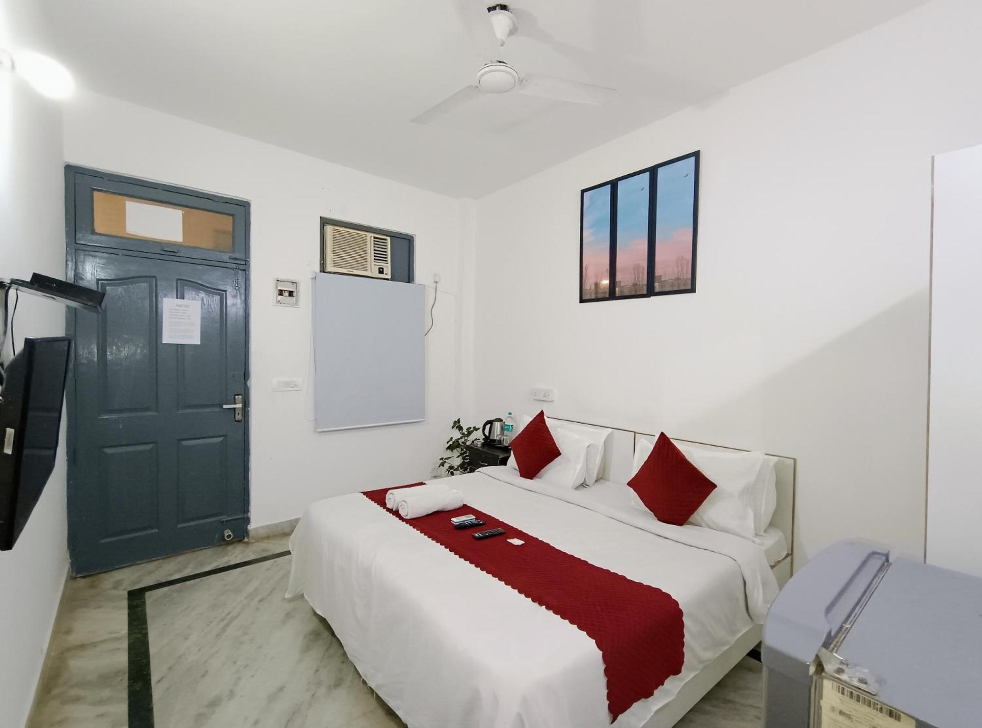Hotel Hauz Khas Fort View 뉴델리 외부 사진