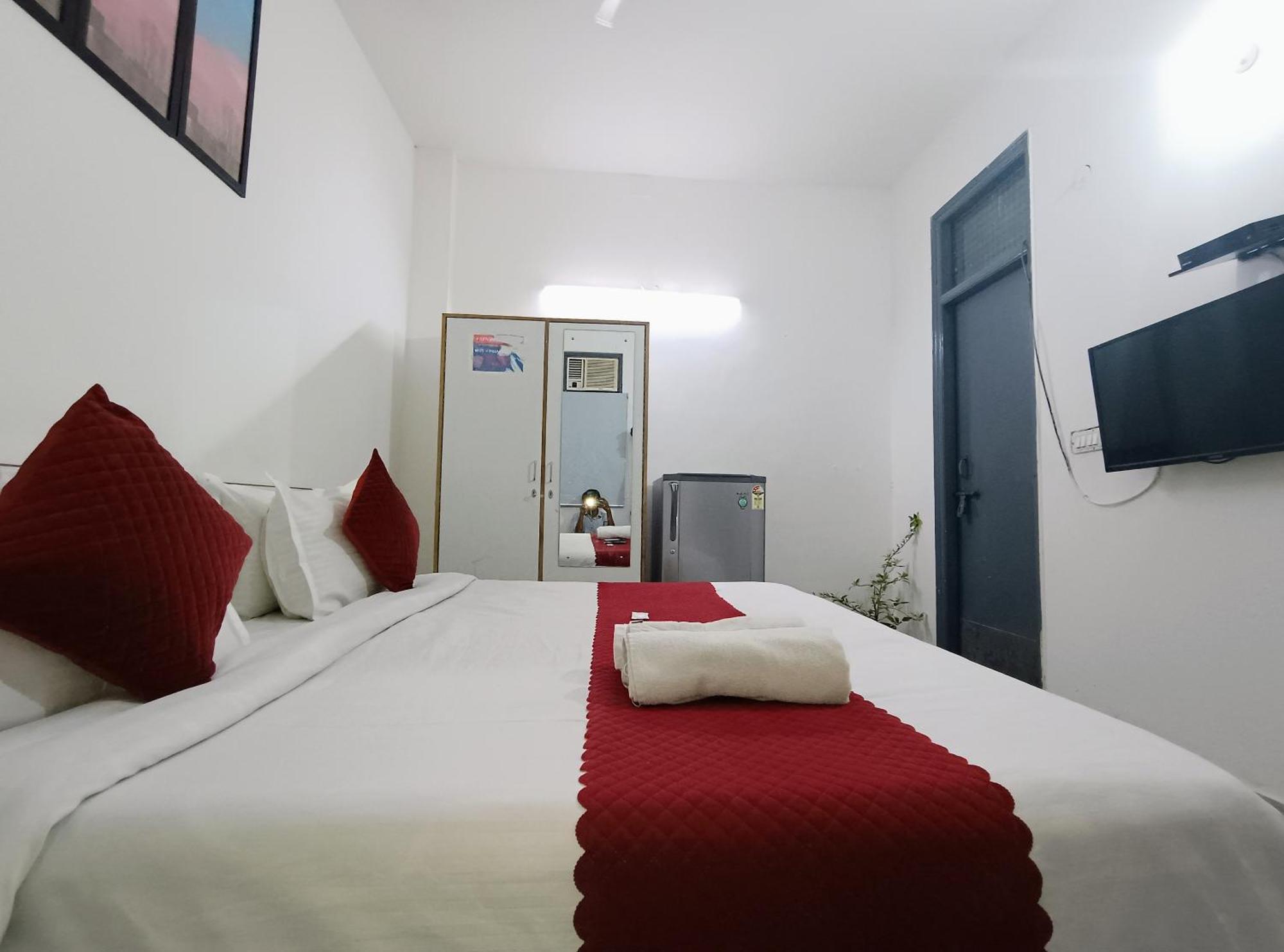 Hotel Hauz Khas Fort View 뉴델리 외부 사진