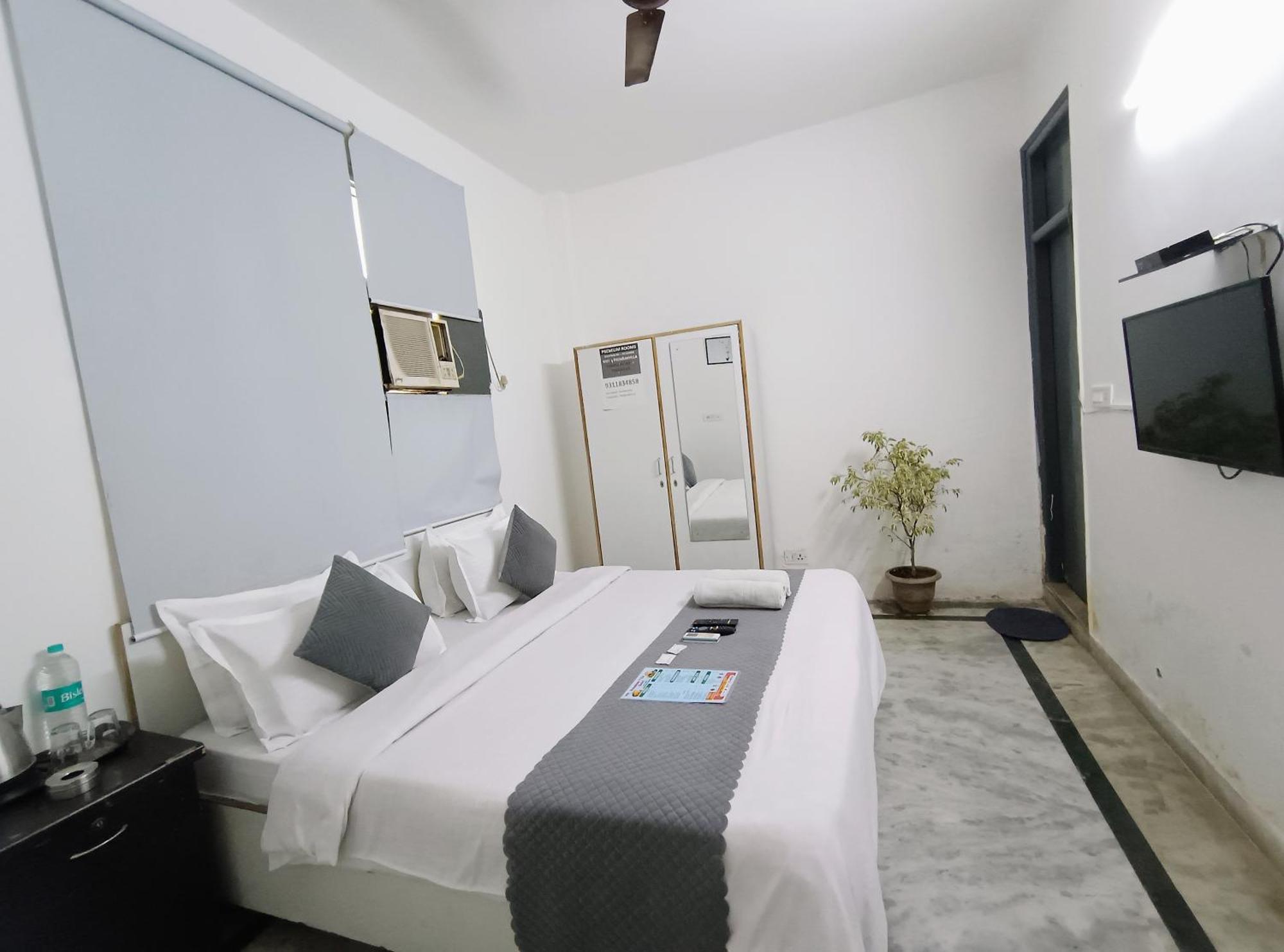 Hotel Hauz Khas Fort View 뉴델리 외부 사진