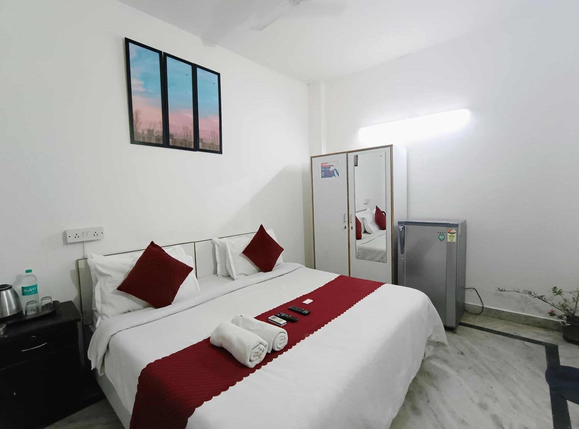 Hotel Hauz Khas Fort View 뉴델리 외부 사진