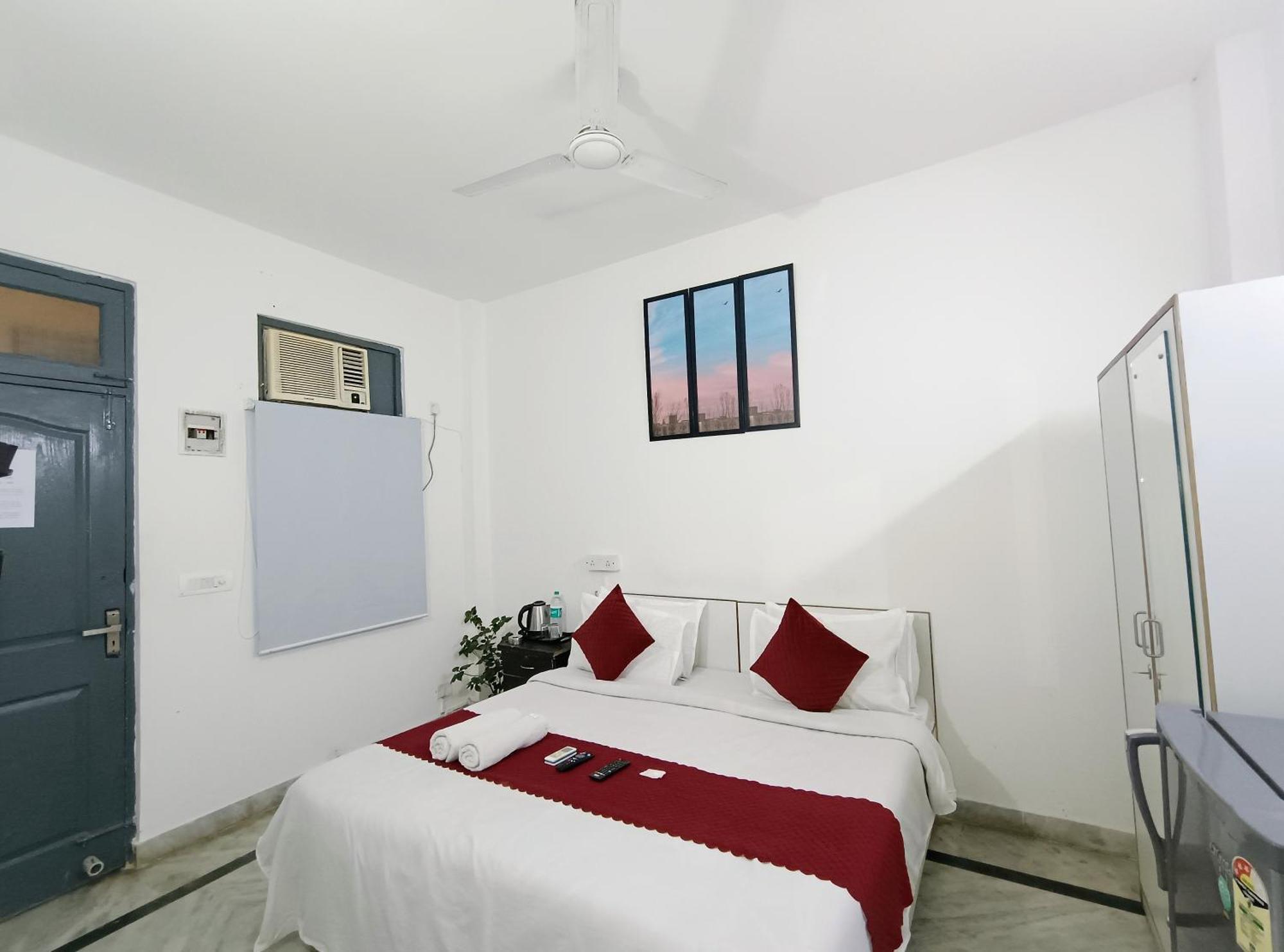 Hotel Hauz Khas Fort View 뉴델리 외부 사진