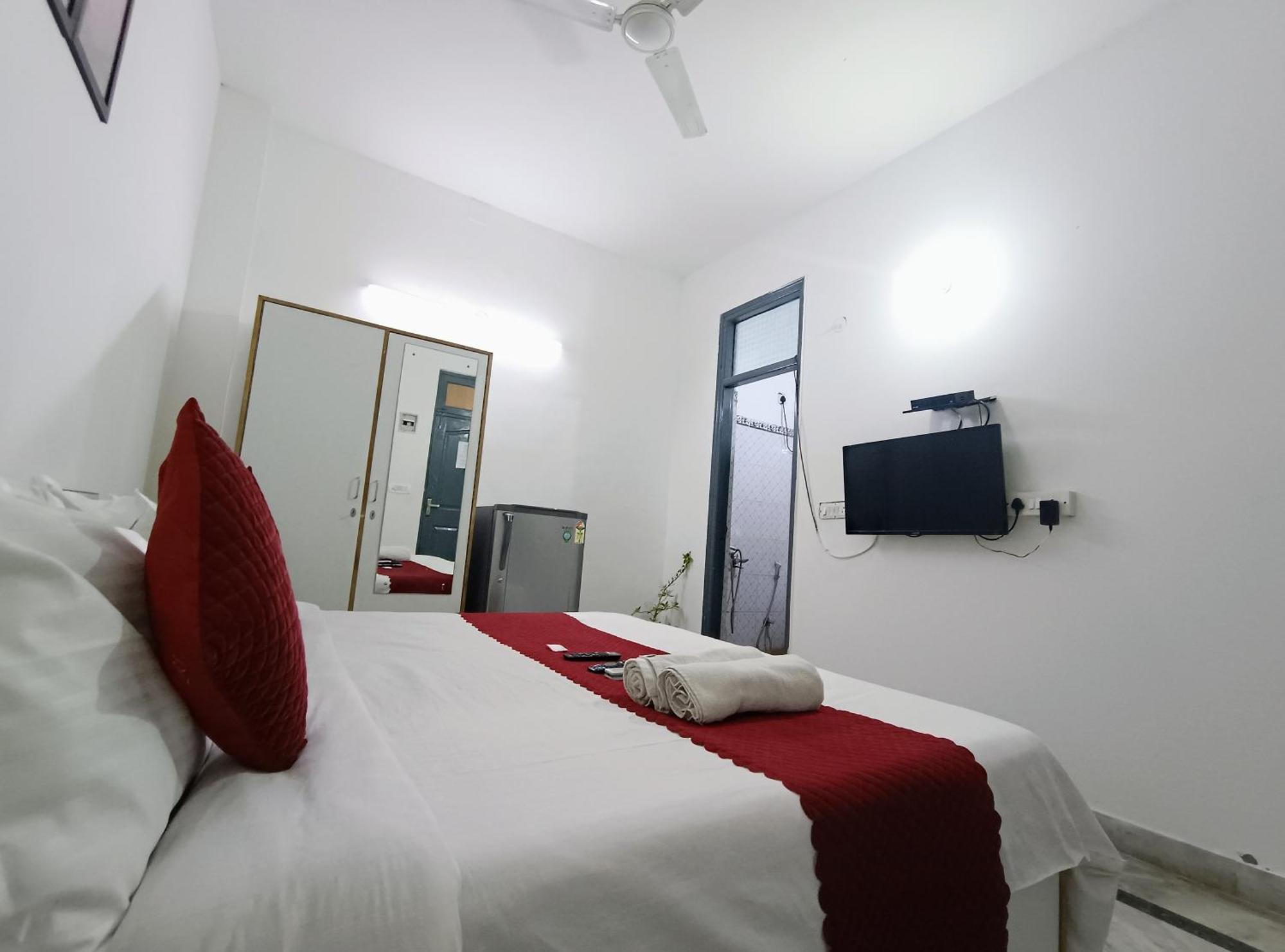 Hotel Hauz Khas Fort View 뉴델리 외부 사진