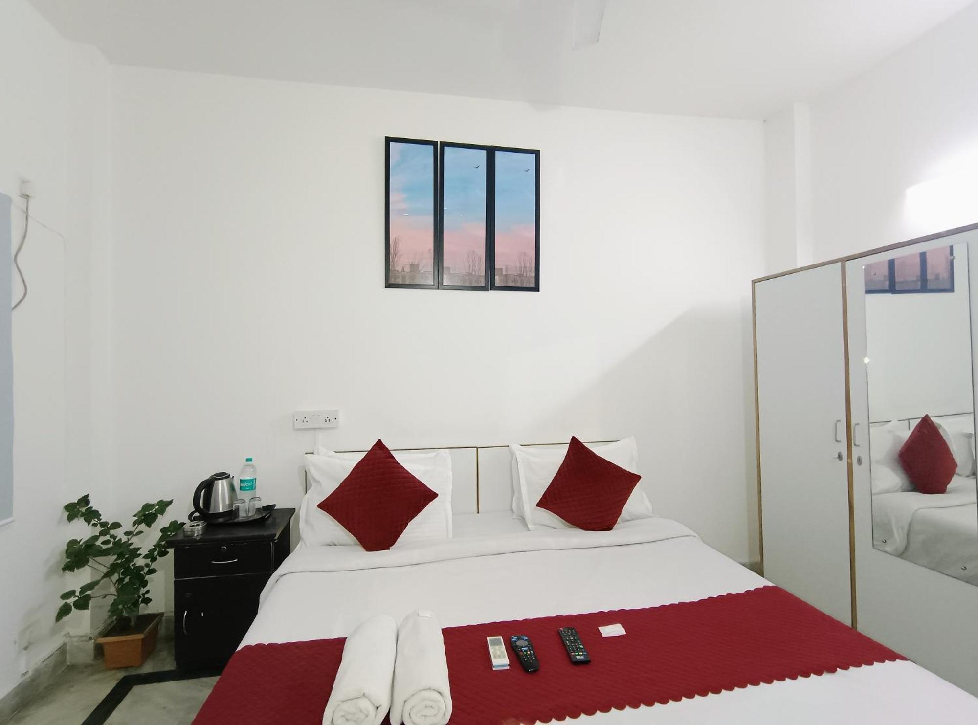 Hotel Hauz Khas Fort View 뉴델리 외부 사진