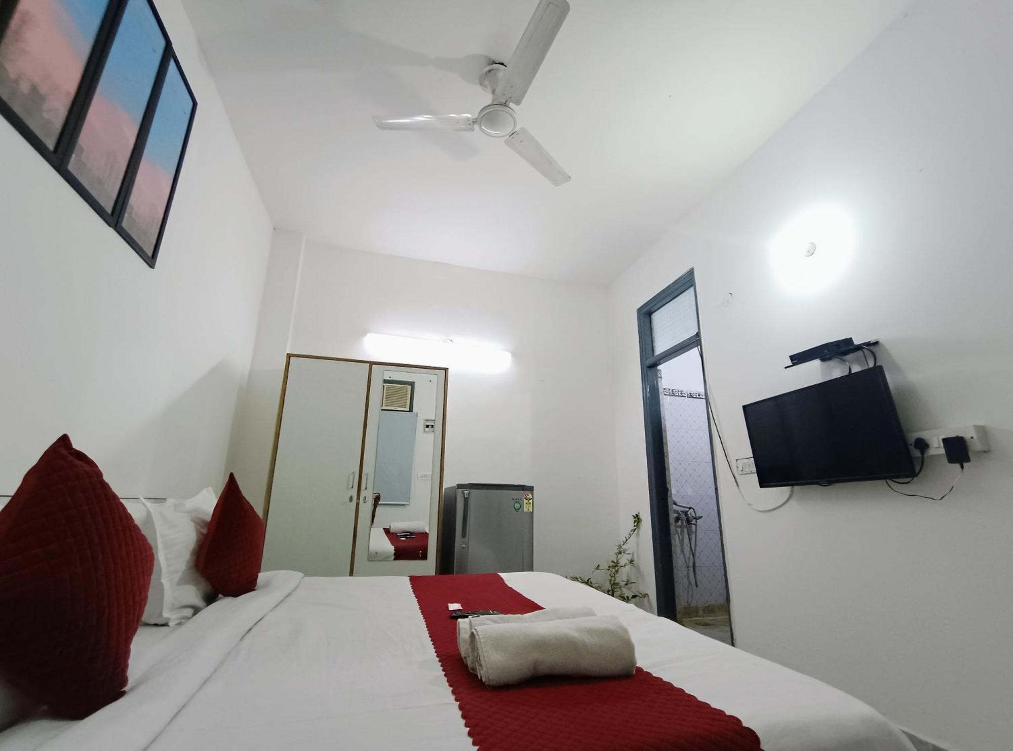 Hotel Hauz Khas Fort View 뉴델리 외부 사진