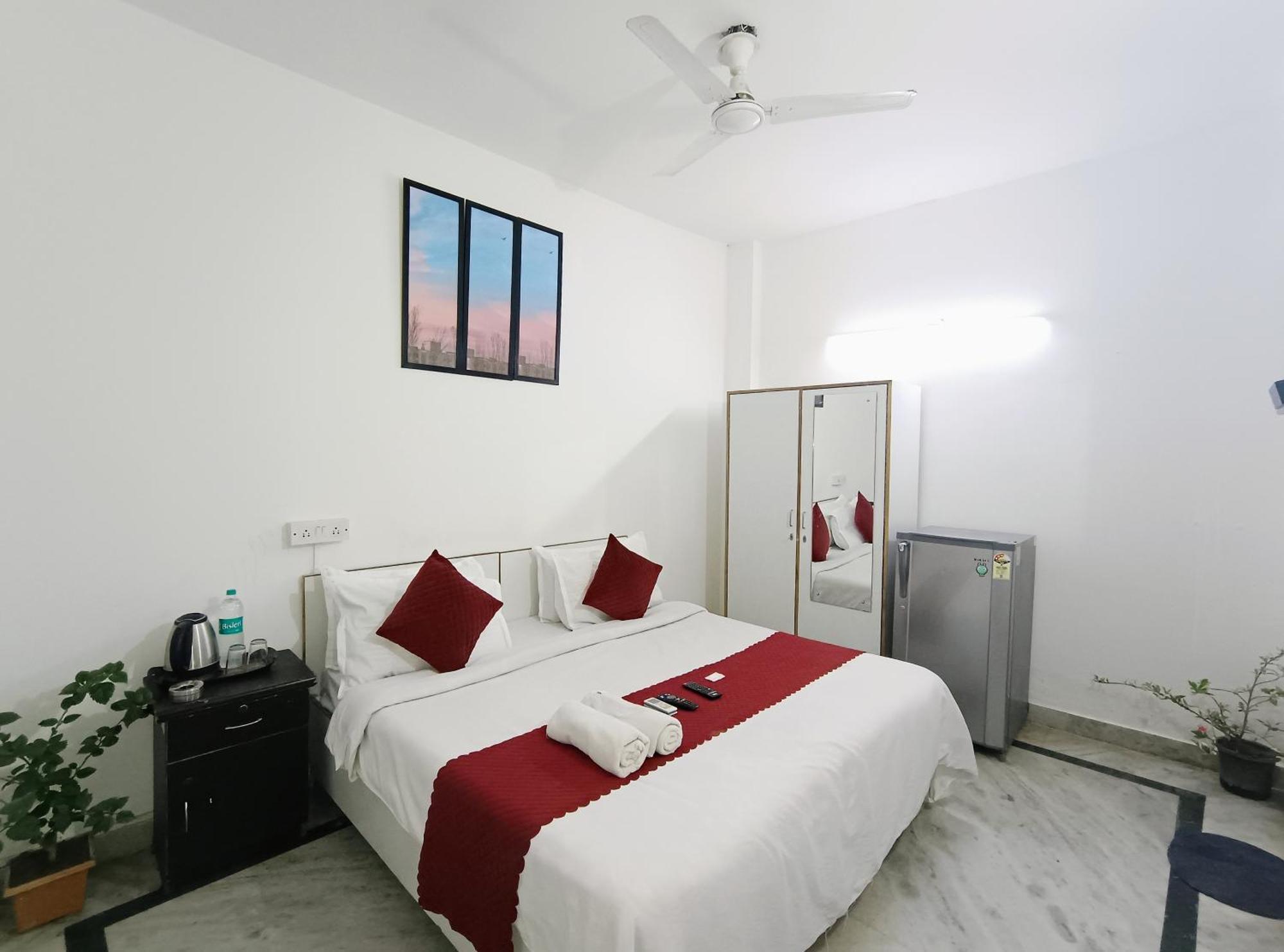 Hotel Hauz Khas Fort View 뉴델리 외부 사진