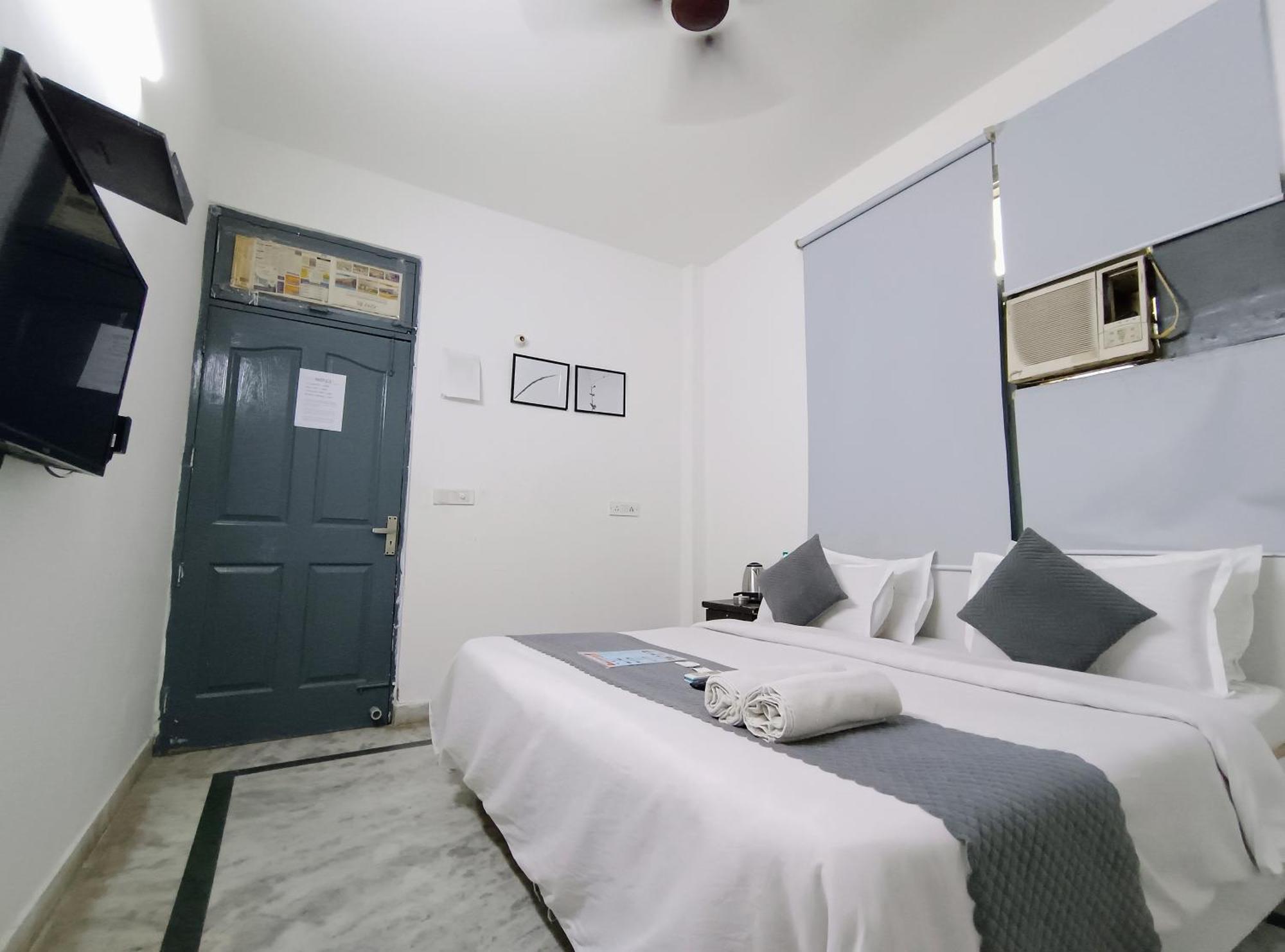 Hotel Hauz Khas Fort View 뉴델리 외부 사진