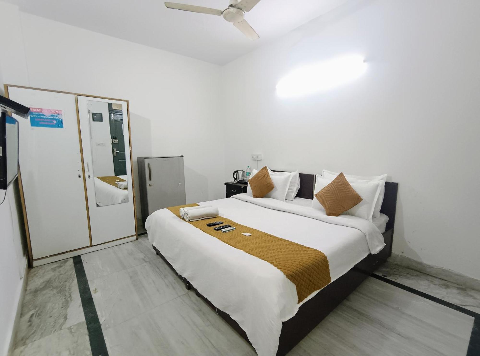 Hotel Hauz Khas Fort View 뉴델리 외부 사진